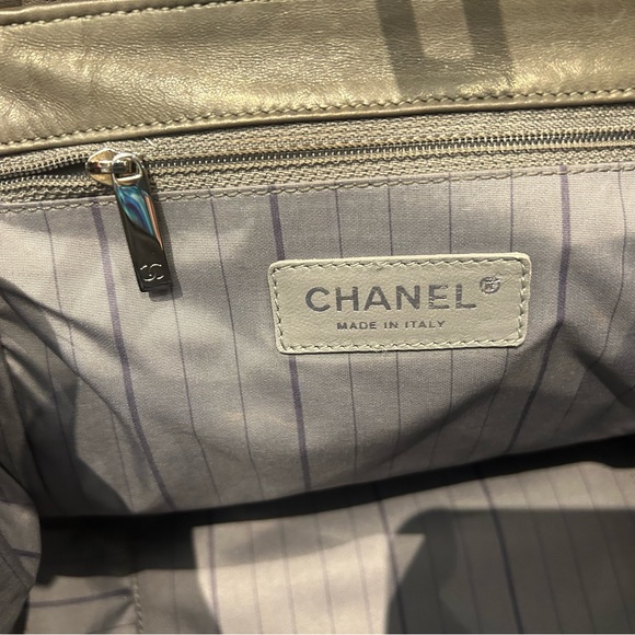 CHANEL shoulder bag 💯 % authentic. Amazing condition - Picture 4 of 9